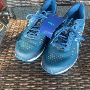 Men’s Aasics gel cumulus 21 sneakers sz. 10